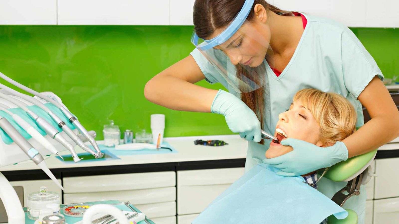 Cette astuce méconnue préserve votre gencive après une extraction dentaire, les dentistes sont